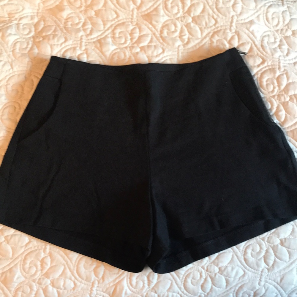 High rise black short with pockets.